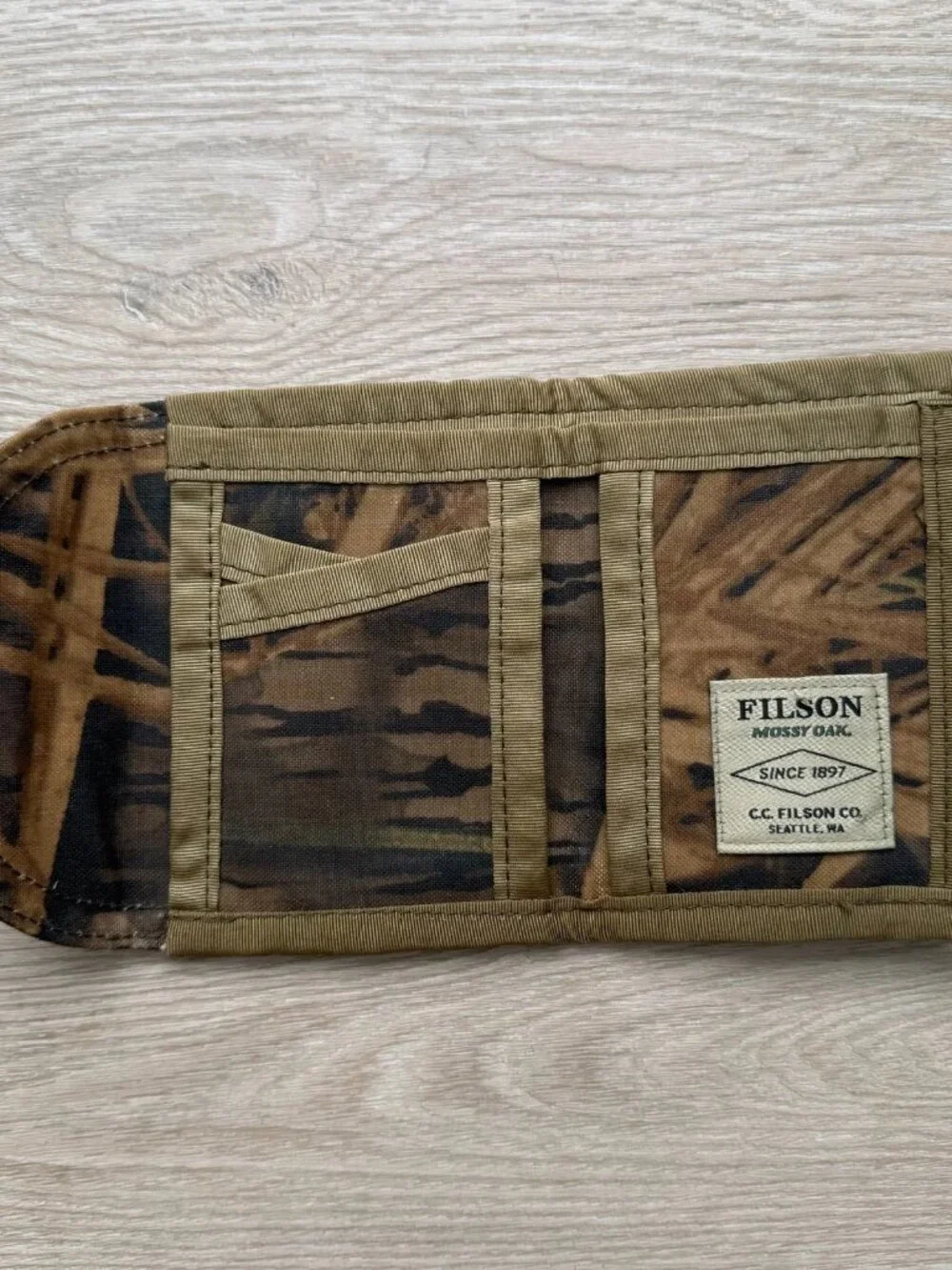FILSON - MiUSA Smoke jumper tin cloth shadow grass wallet - NWOT